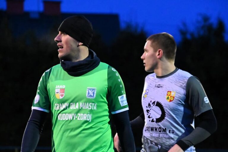 Włókniarz pokonał Hutnik Szczytna 4‑3 w sparingu 2026 - Polska Sport